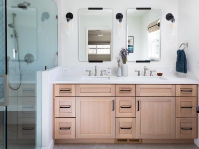 Material: Stained Rift White Oak / Cabinet Style: Overlay / Door Style: Shaker