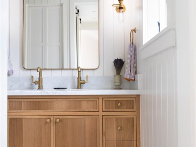 Material: Rift White Oak / Cabinet Style: Inset / Door Style: Shaker Fluted