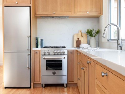 Material: Rift White Oak / Cabinet Style: Inset / Door Style: Slab & Shaker