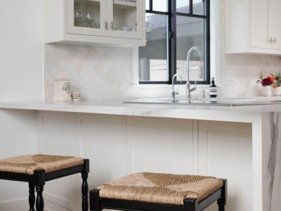 Glass Type: Clear / Waterfall Countertop