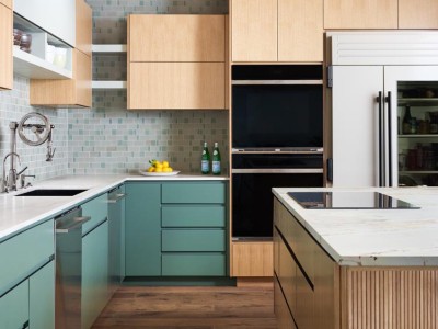 Material: Rift White Oak & Paint Grade / Cabinet Style: Frameless / Door Style: Slab Beveled Edge