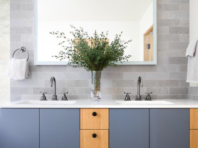 Material: Paint Grade & Rift White Oak/ Cabinet Style: Frameless / Door Style: Slab