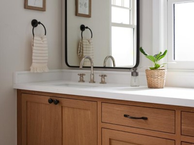 Material: Rift White Oak / Cabinet Style: Inset / Door Style: Shaker